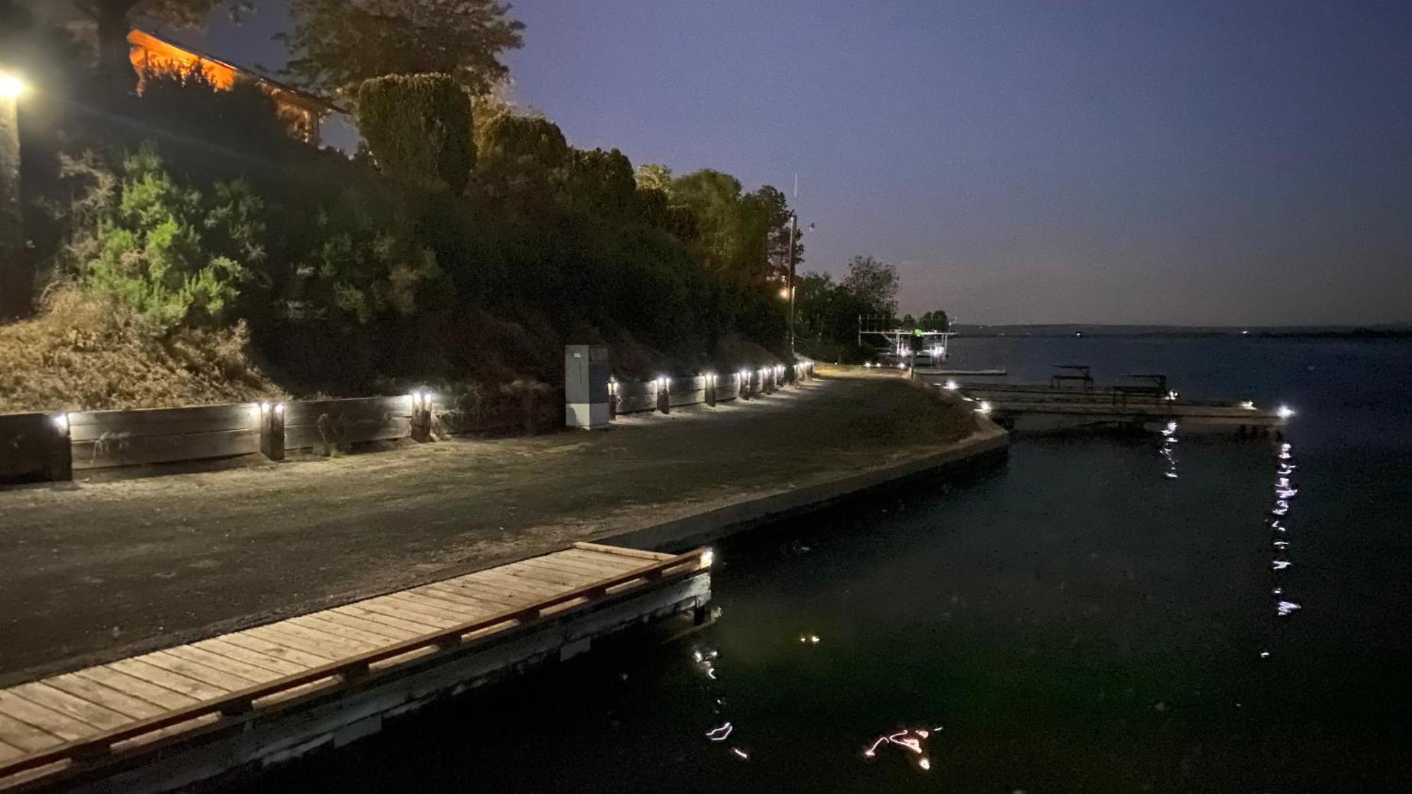 Lakeshore Inn Water Front 모세스레이크 외부 사진